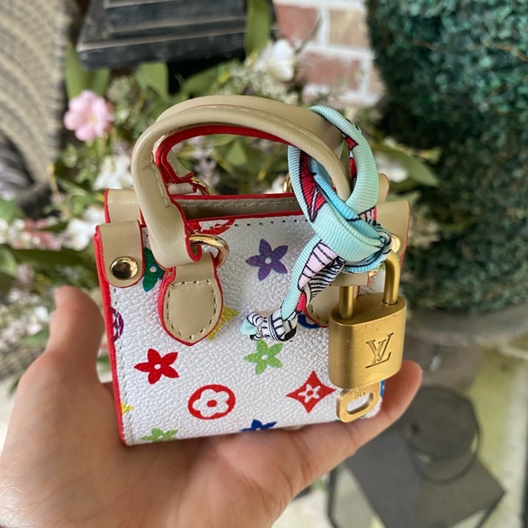 Louis Vuitton LV#316 Lock and key with FASHION mini Bag with Case - Picture 4 of 12